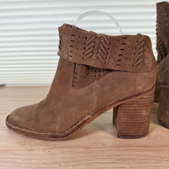 Dolce Vita Landon Brown Suede Woven Heeled Booties size 7 - Picture 6 of 7